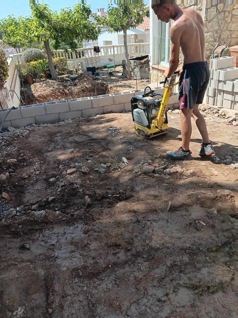 Vând scule de construcții