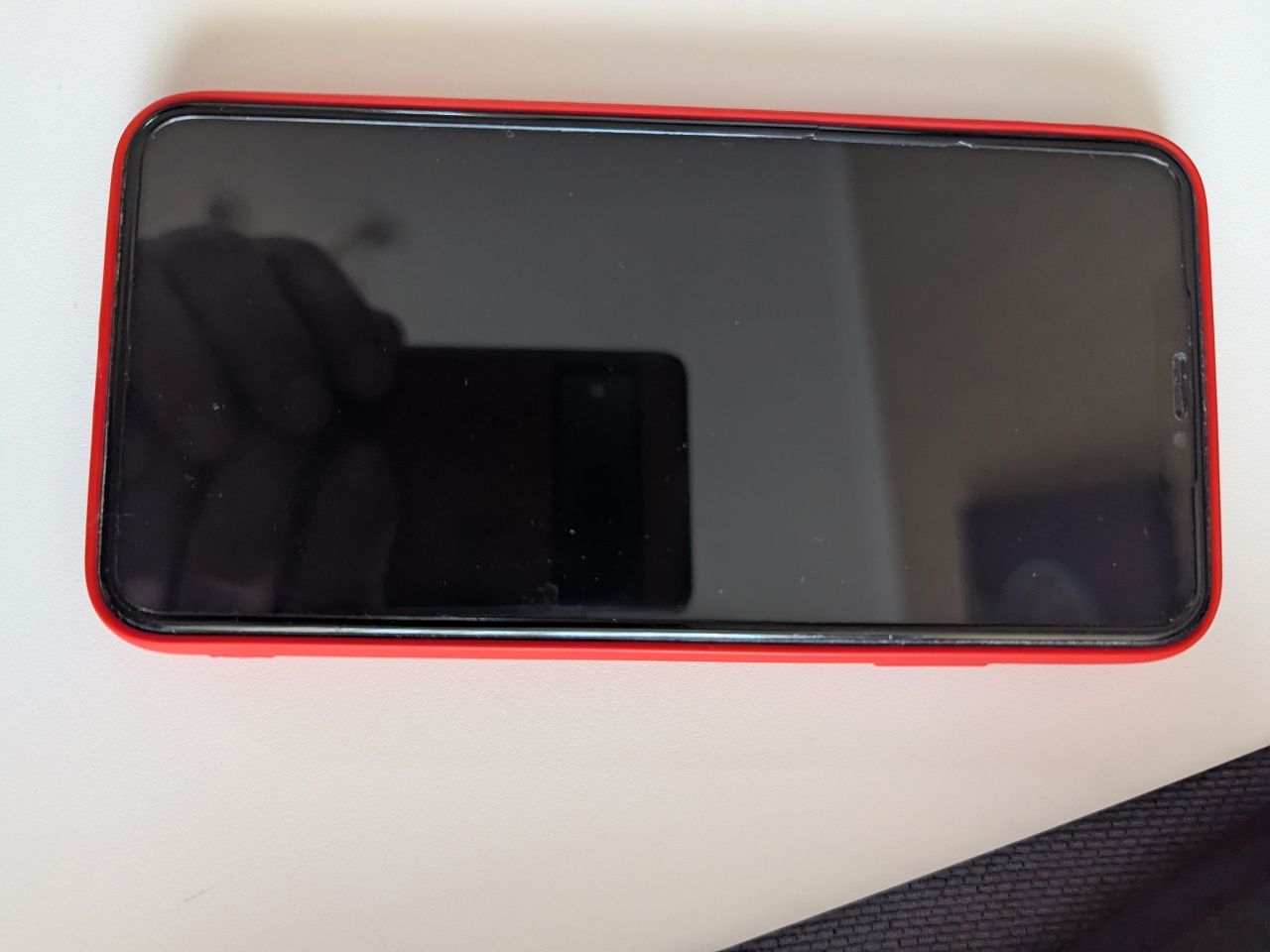 iPhone XS в хорошем состоянии. БУ
