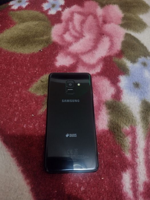 Vand sau schimb cu alt tel samsung a8 cu folie