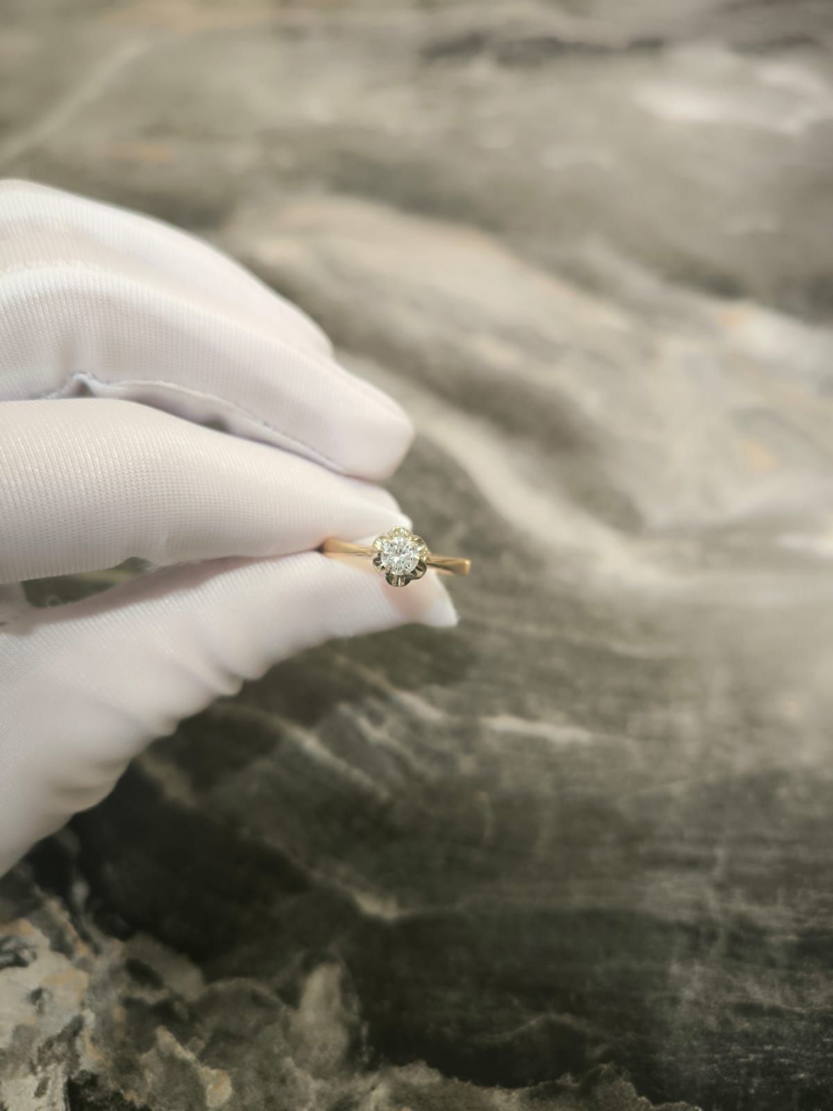 Кольцо золотое с крупным бриллиантом, 585 проба (винтаж)