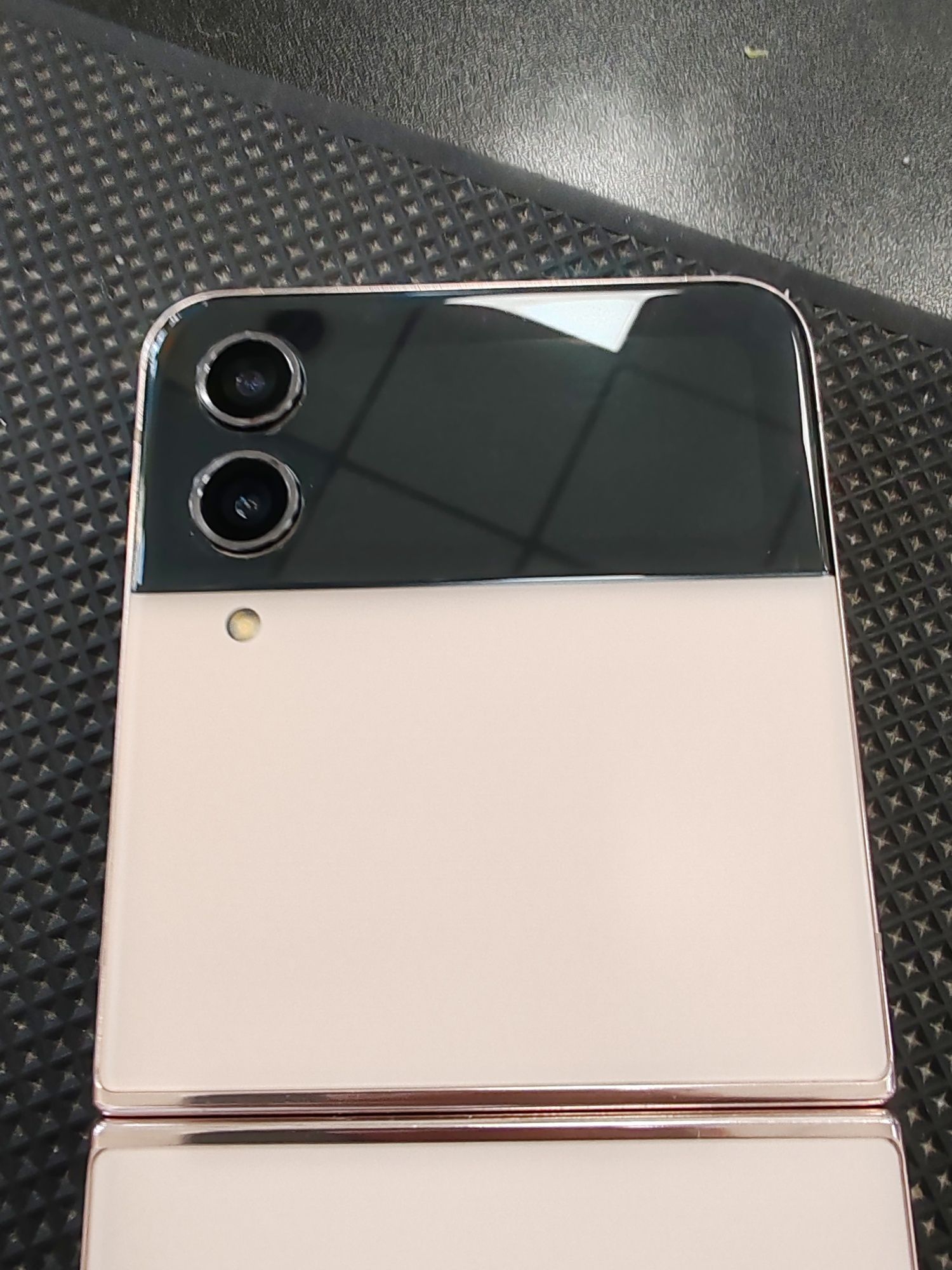 Samsung Z Flip 4 rose gold 256gb Бижу!!!