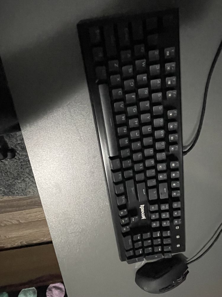 vând tastatura și mouse de gaming redragon