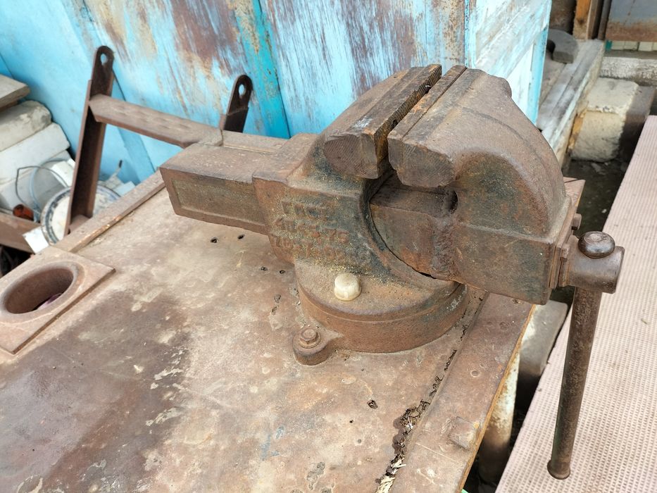 Продаются советские тиски