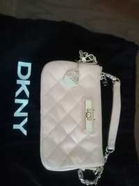Дамска чанта DKNY естествена кожа