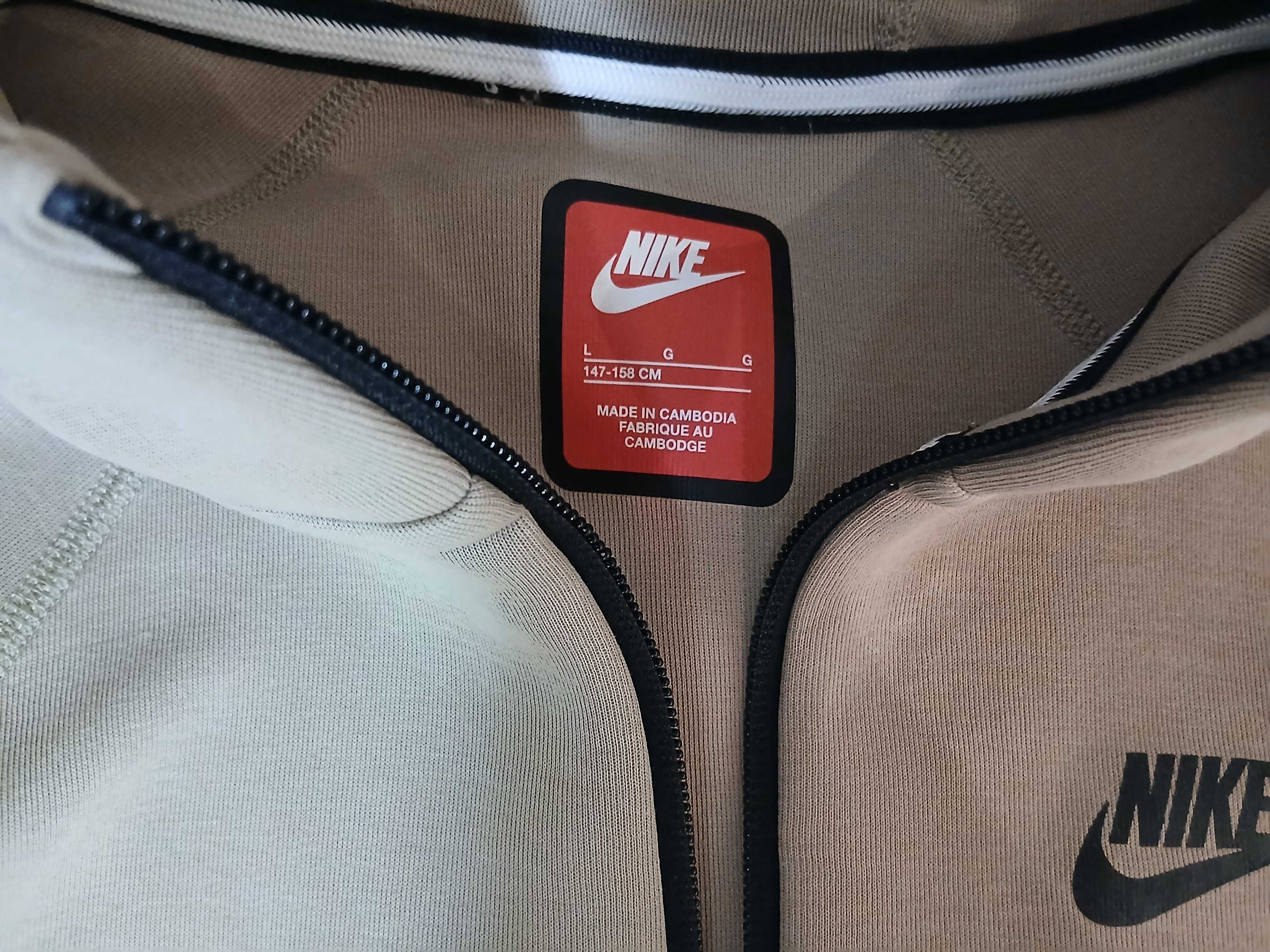 Nike Tech fleece суитчер L(147-158)
