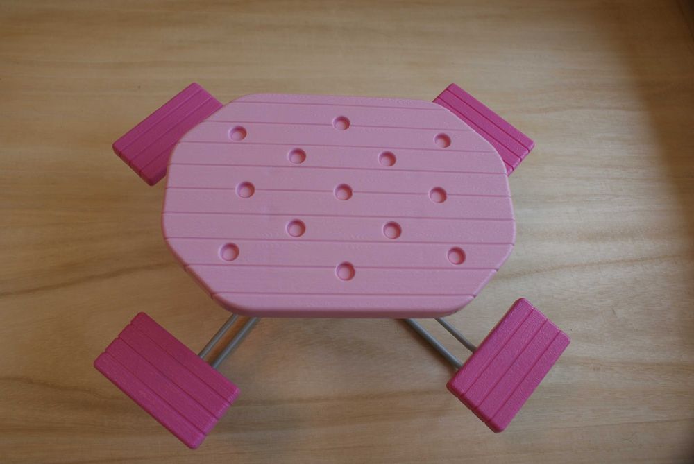 Пикник маса за барби, лисват аксесоарите - 10лв.