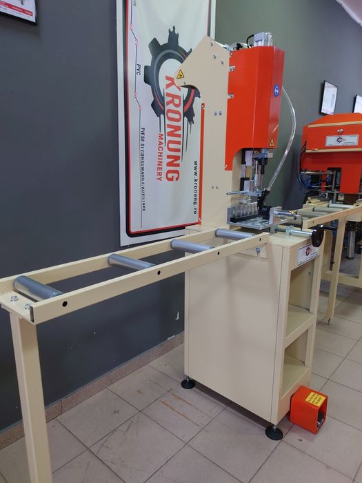 Utilaje Tamplarie PVC (Insurubat de armatura )