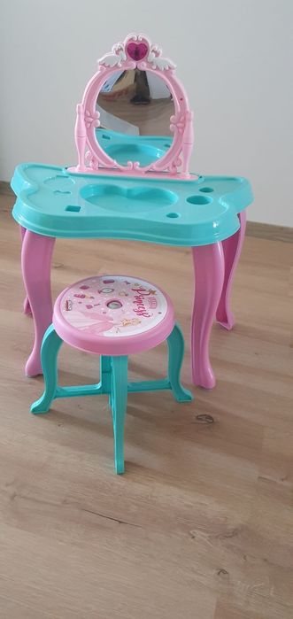Masuta de machiaj cu scaunel copii