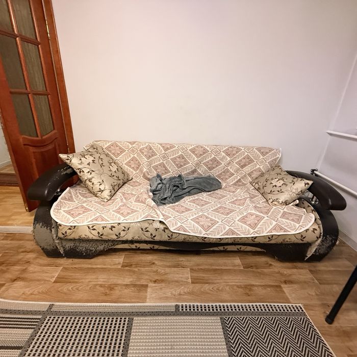 Продам комплект диван и два кресла