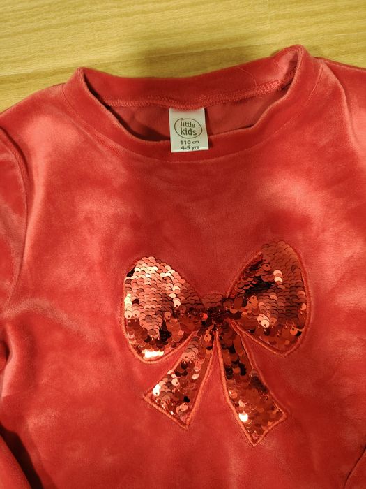 Bluza roșie25 lei  și compleuri 104-110,30 lei