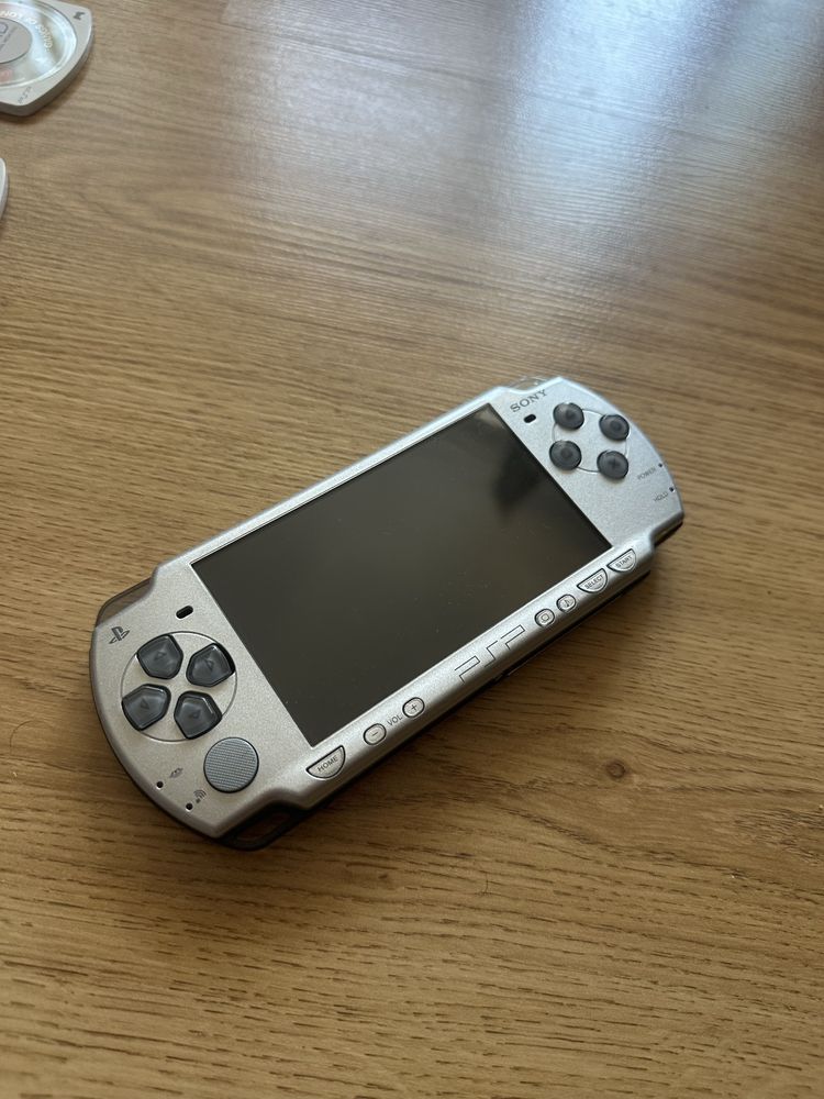 Psp 2004- editie limitata final fantasy modat