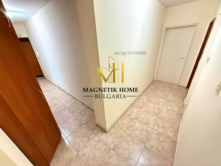 Просторен тристаен апартамент до Краснодар в ж.к. Възраждане