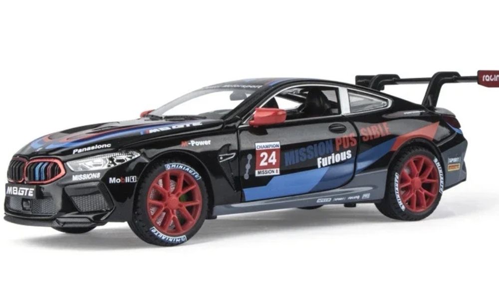 Macheta bmw M8 Gte Race car scara 1.24 (lungime 22 cm)