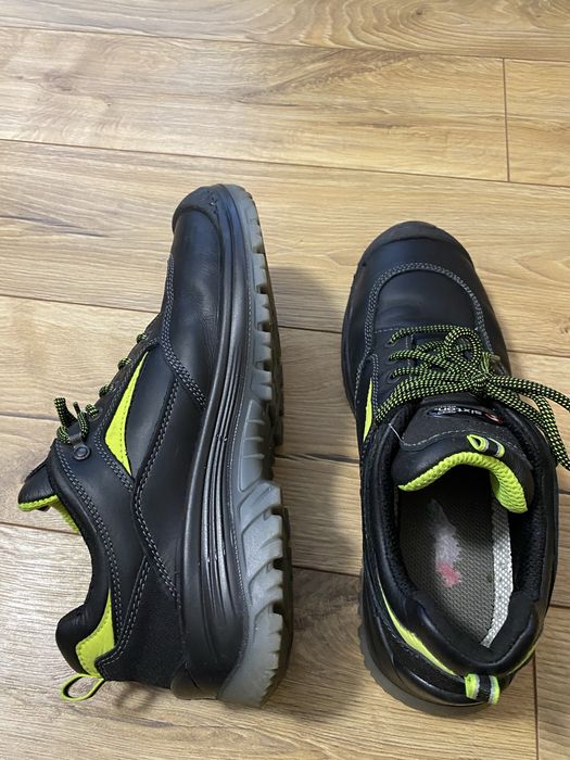 SIXTON PEAK- g h e t e de lucru , stare foarte buna, bombeu , 46