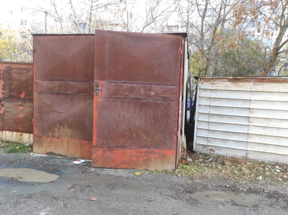 Под наем Огромен гараж с канал в кв. Бенковски 230лв.