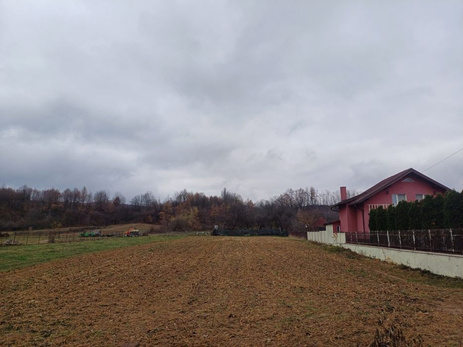 Vând teren intravilan Saud