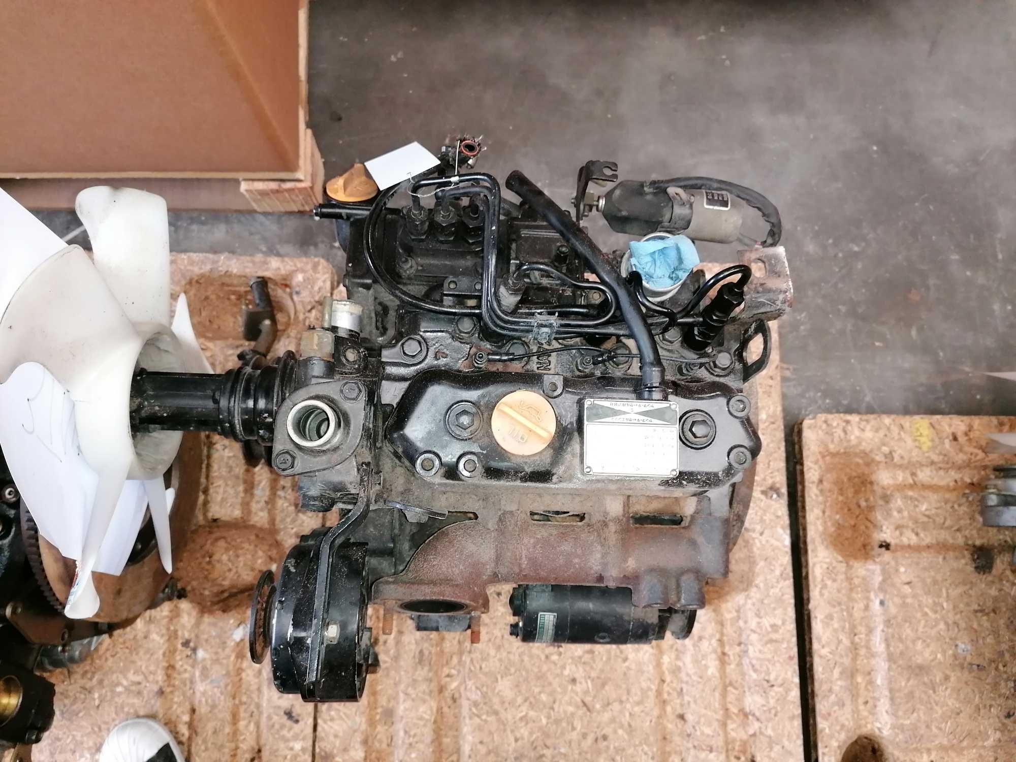Motor pentru miniexcavatoare YANMAR 3TNE74 ( piese motor )