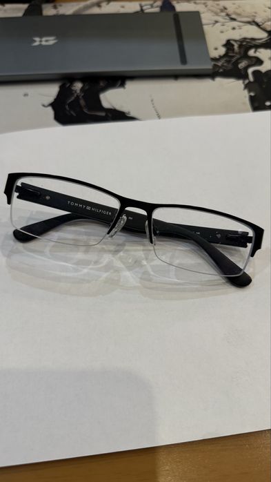 Продам очки Tomy Hilfiger