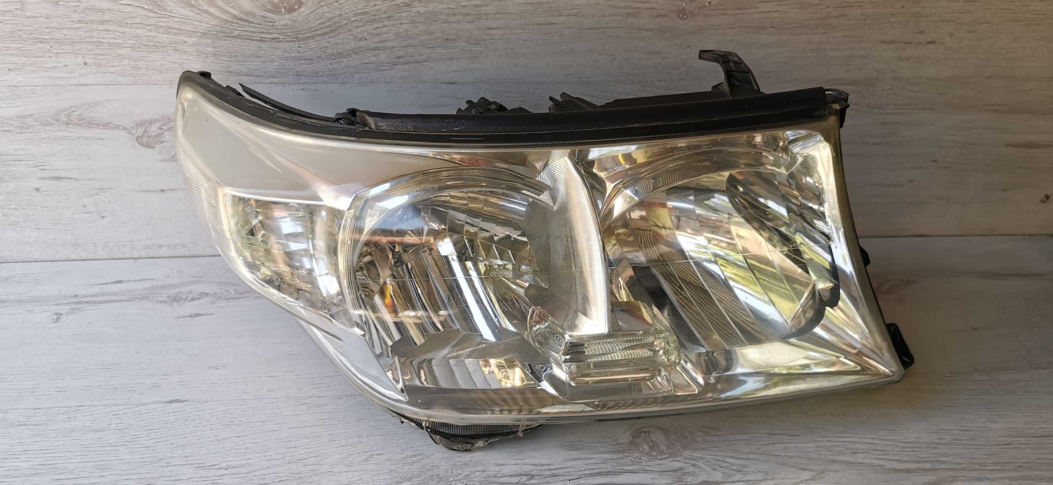 Оригинален фар Toyota Land Cruiser 200 / Тойота Ленд Крузер 200