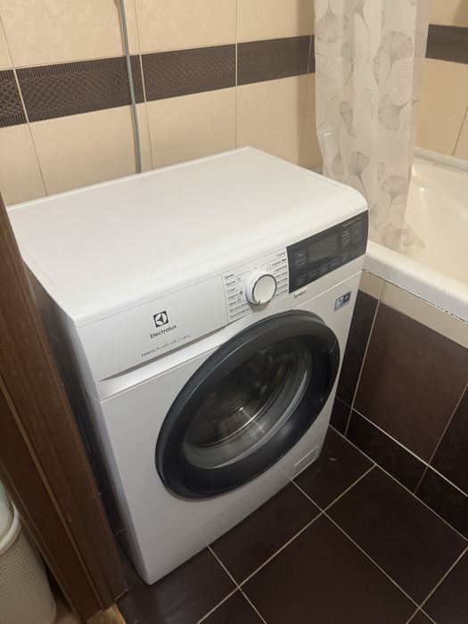 Стиральная машина Electrolux белая 6 кг