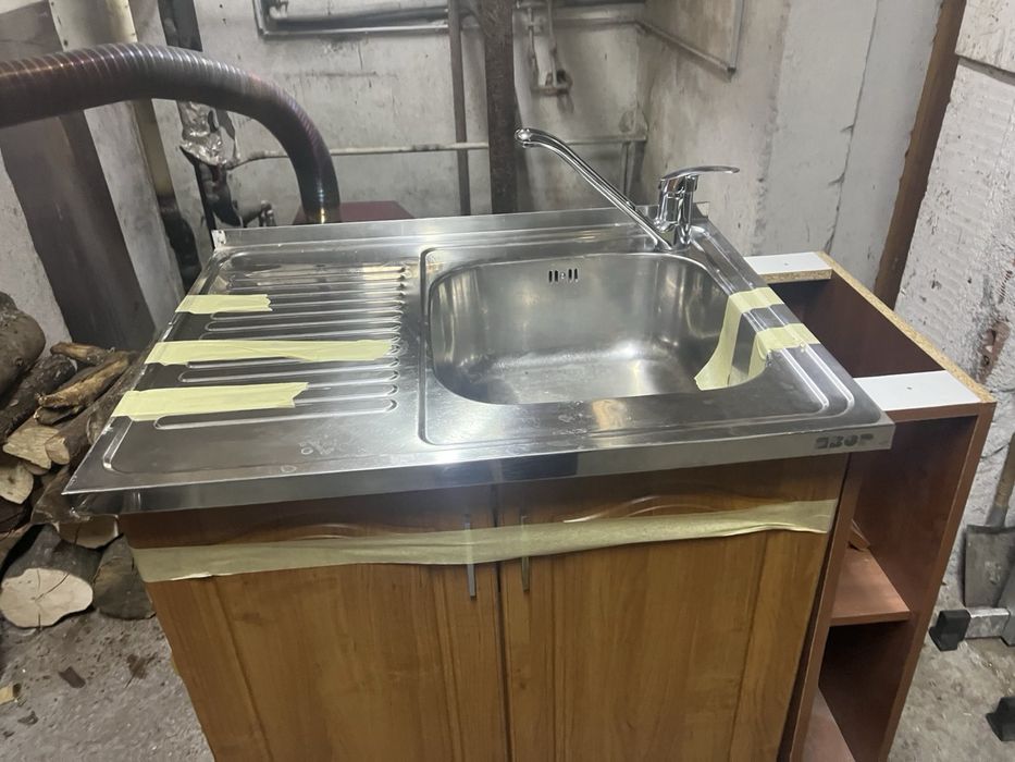 Много запазена кухня с готварска печка