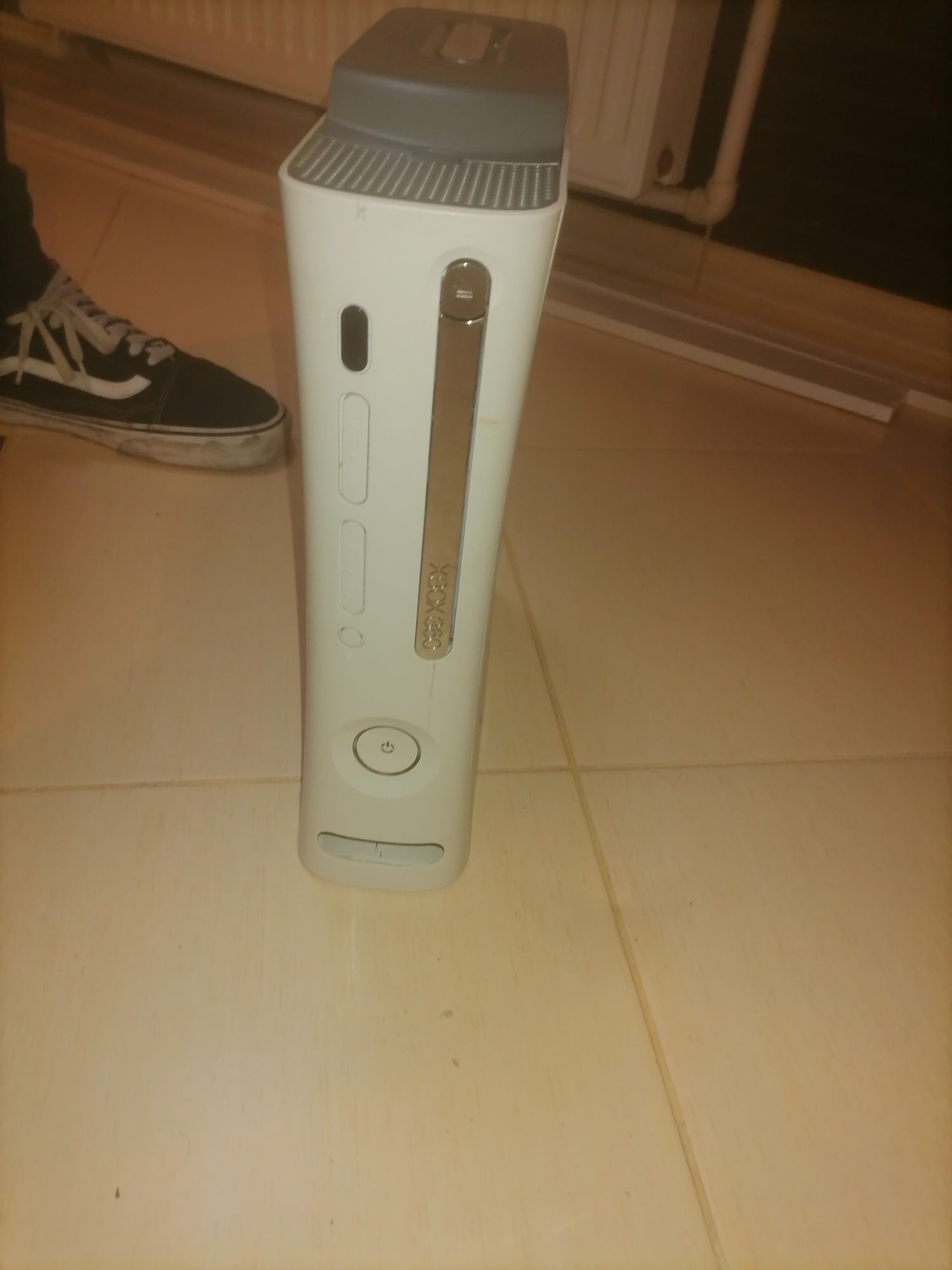 Vând xbox 360 cu HDD 60gb