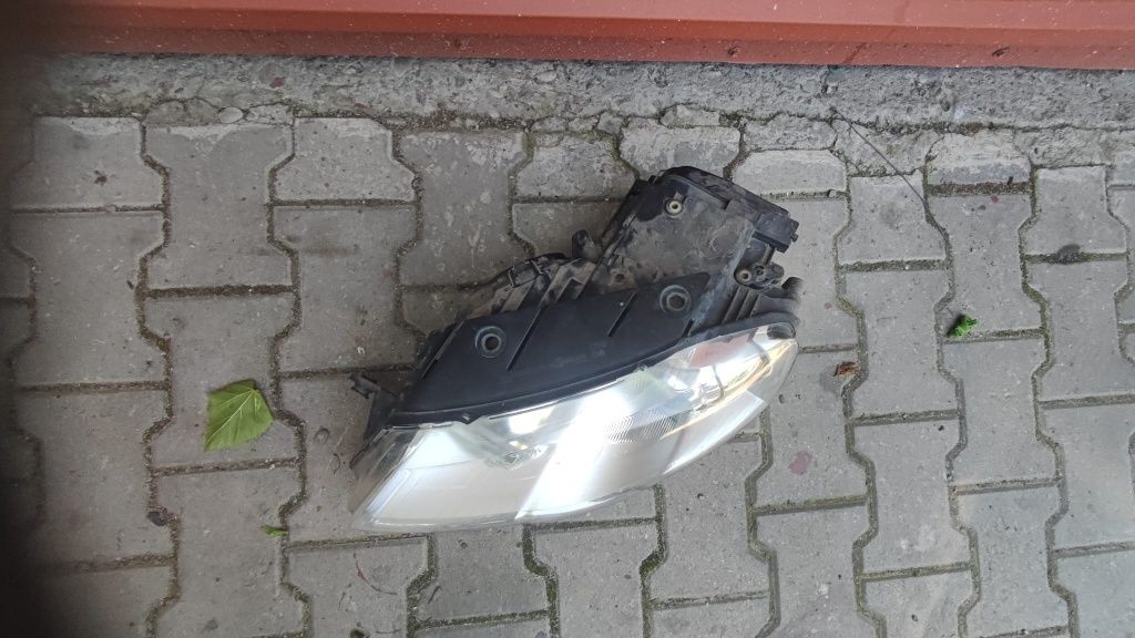 Far stânga bixenon Vw Passat B6
