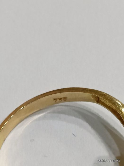 Vind inel din aur 18kt cu diamant și smarald
