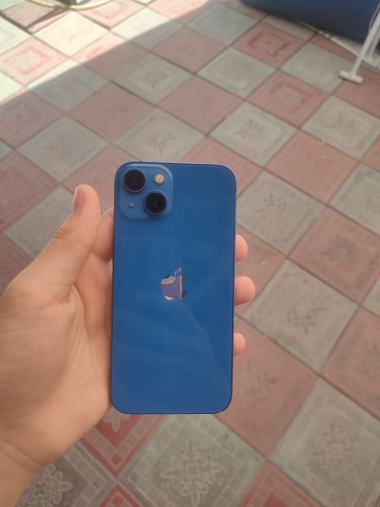 Продам Iphone 13