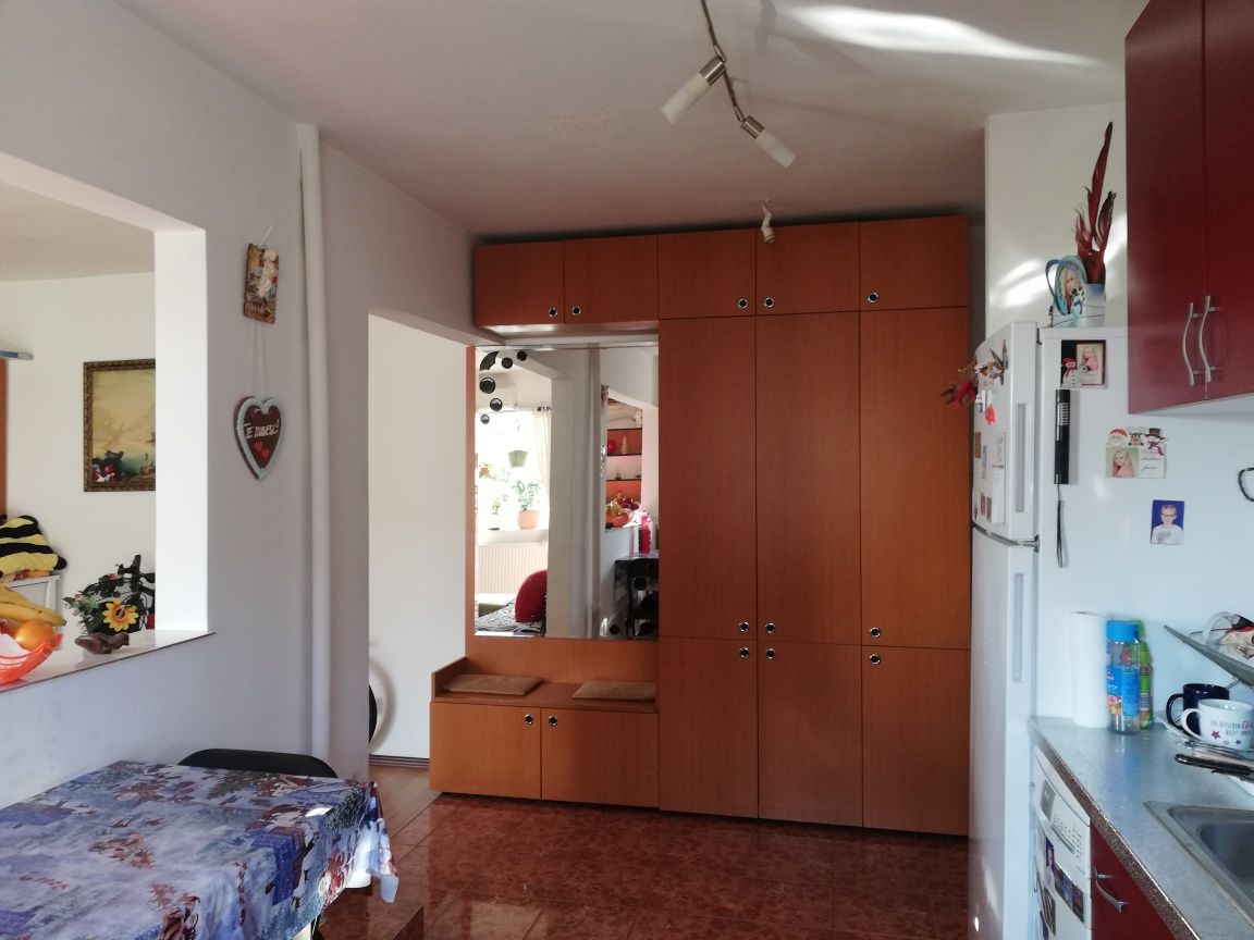 Vând apartament 2 camere