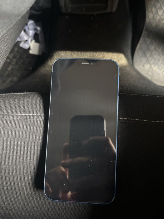 Продам Iphone 12