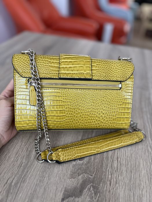 Geanta GUESS crossbody