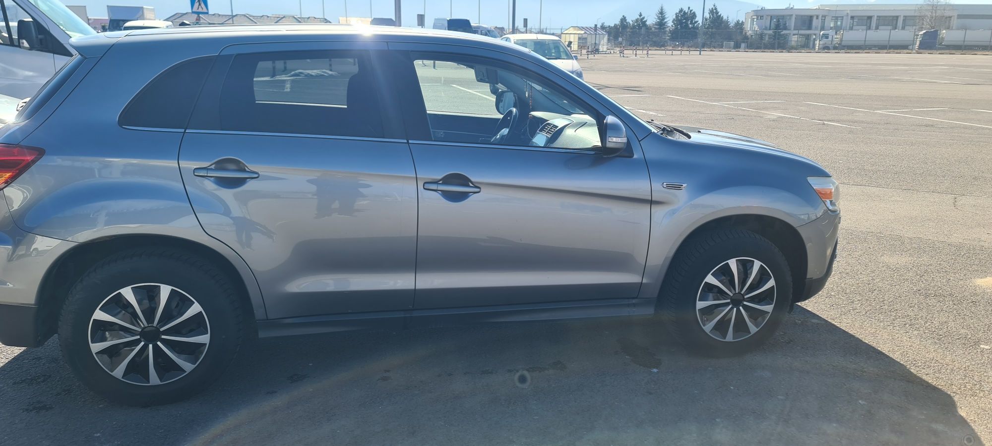 vând mitsubishi asx