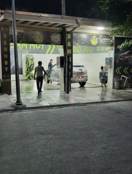 Продается готовый бизнес: автомойка и магазин продуктов питания.