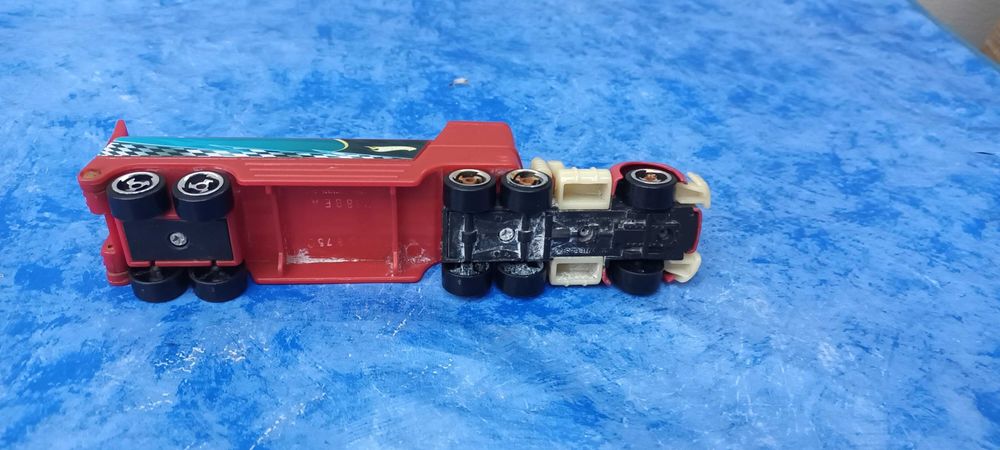 **Red Hot Wheels | macheta camion transportor | 20*4*5 cm