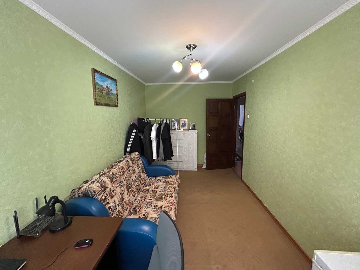 продам 4 комнатную квартиру
