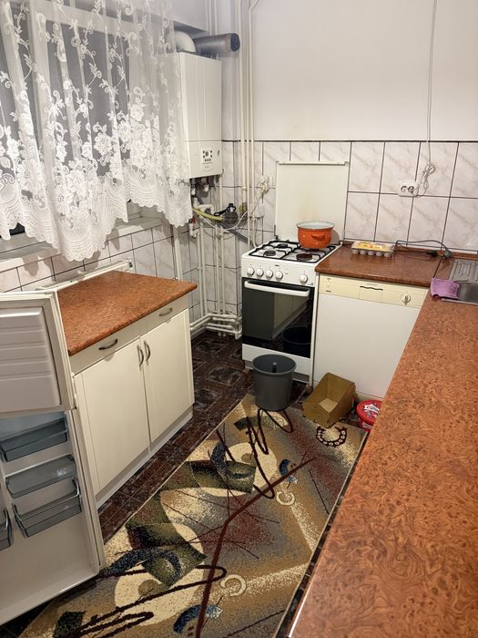 Inchiriez apartament cu 3 camere