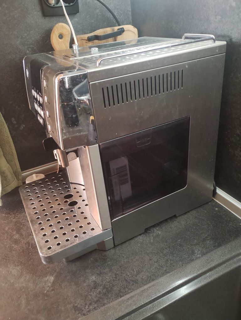 Кафе автомат кафемашина Delonghi prima Donna 6600