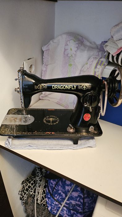 Masina de cusut veche Dragonfly