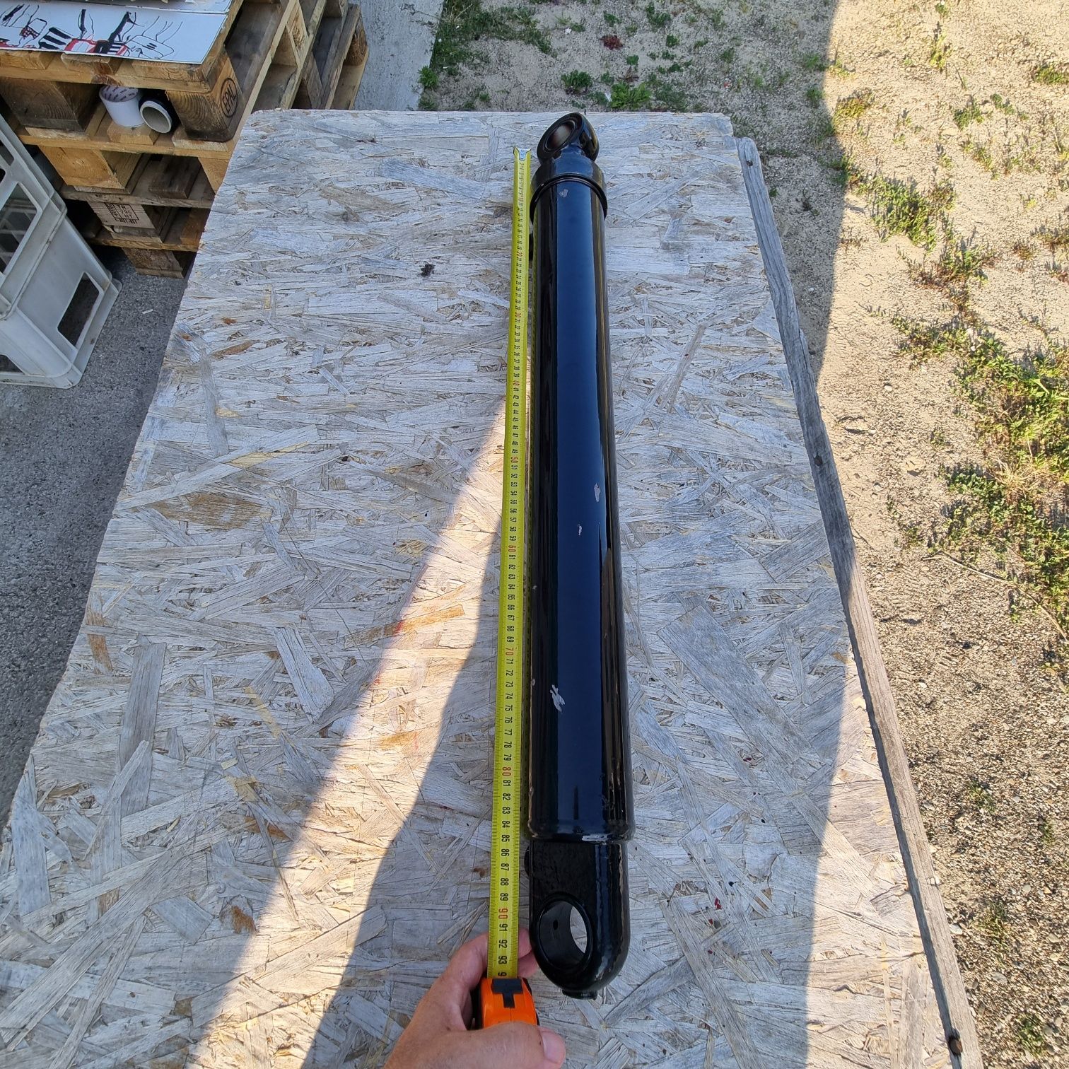 Cilindru hidraulic lungime 900 mm deschide 600 mm tija 50 mm grosime d