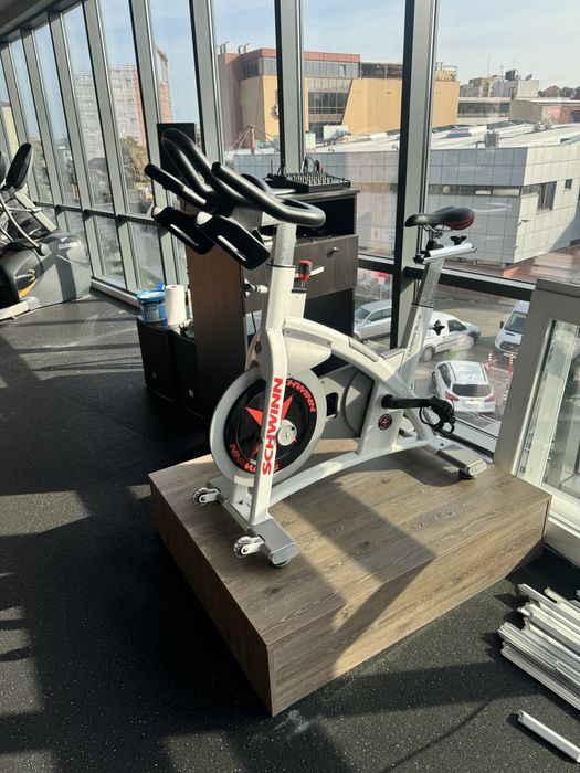 Cub si birou, pupitru studio cycling - spinning