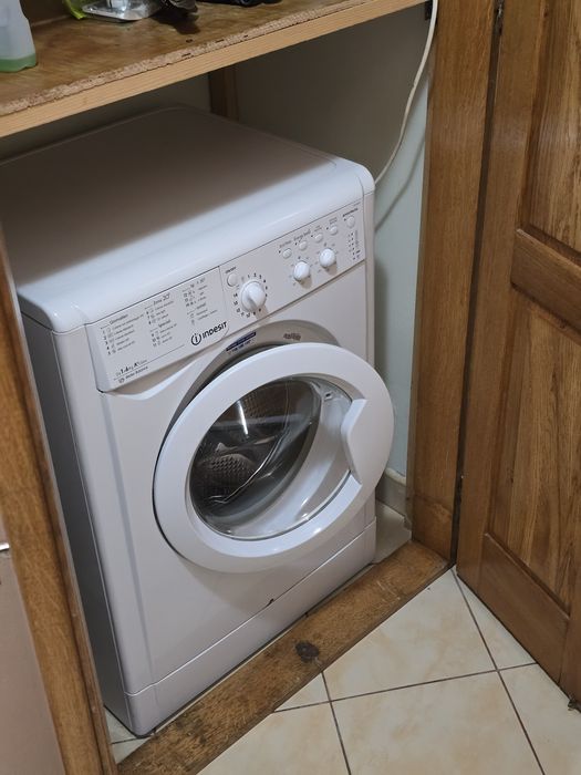 Închiriez apartament 2 camere.