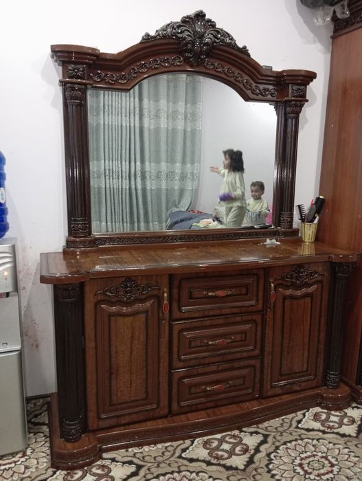 Мебель комплект яхши холатда