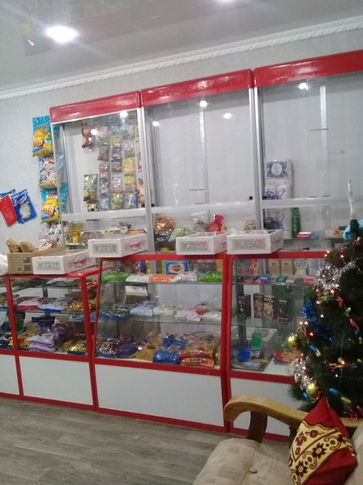 Витрины стеллажи