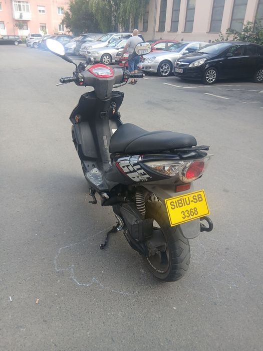 Motoscuter 49--. 2 timpi.