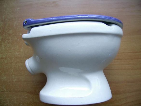 Пепелник-тоалетна чиния - ръчна изработка, уникат