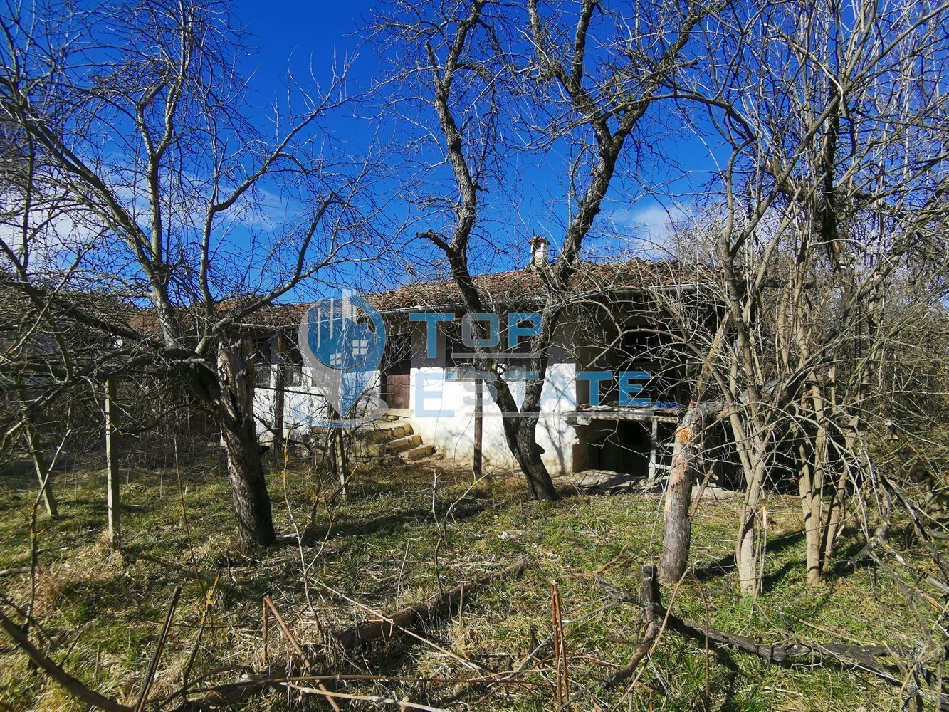 Стара къща на главната улица в село Къпиново, област Велико Търново