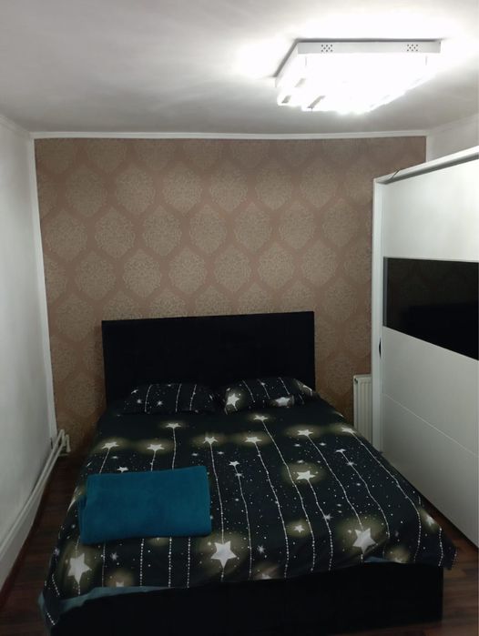 inchiriez garsoniera la curte zona delfinariu