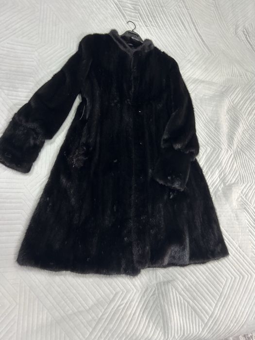 Продам норковую шубу . Трапеция . Легкая .