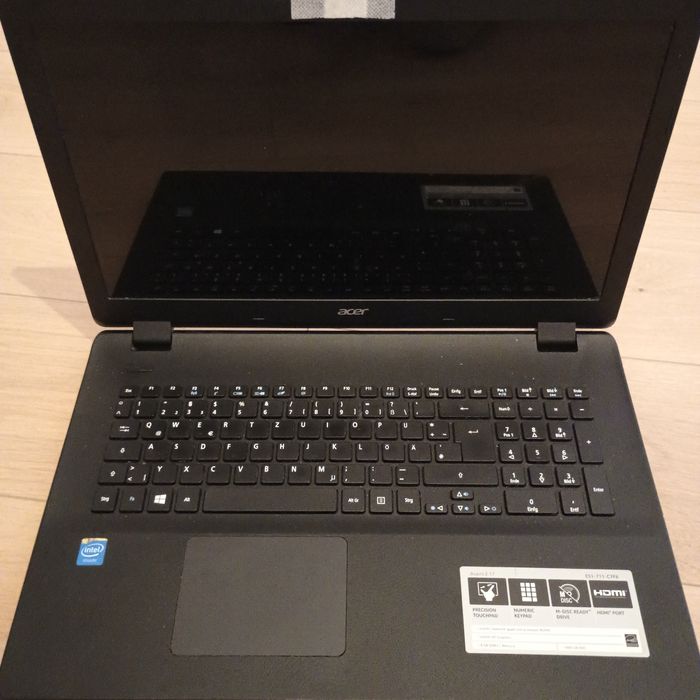 Laptop Acer Es1-711
